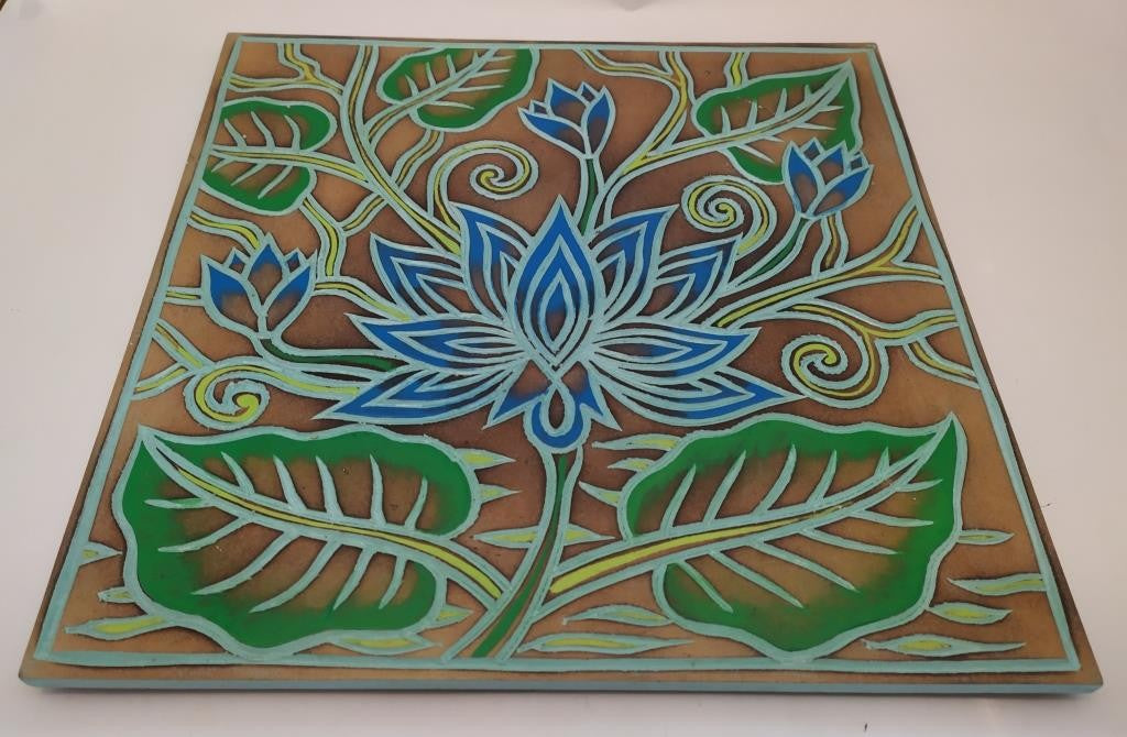 Hanging wall carving green/blue leaf